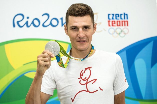 Biker Jaroslav Kulhavý se stříbrnou medailí z LOH 2016 z brazilského Rio de Janeira.