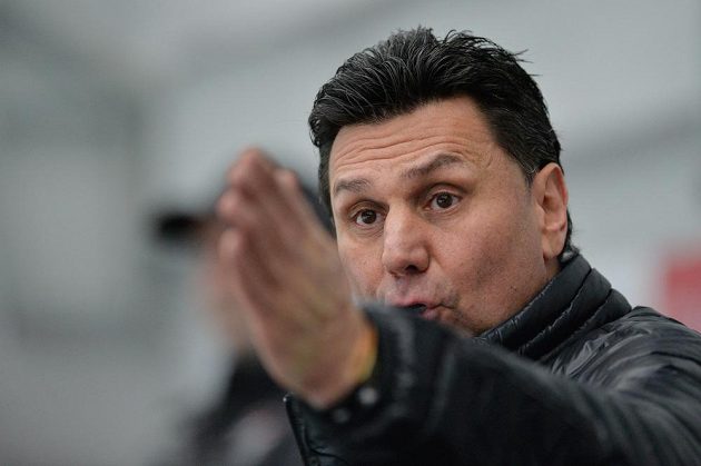 Vladimír Růžička se stal prvním trenérem, který nasbíral tisíc zápasů v hokejové extralize.