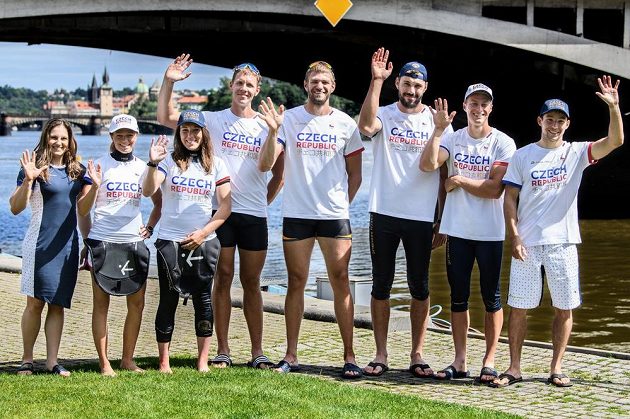 Čeští olympionici představili olympijskou kolekci pro fanoušky (zleva): Aneta Holasová, Amálie Hilgertová, Tereza Fišerová, Jakub Podrazil, Ondřej Synek, Josef Dostál, Radek Šlouf a Jiří Prskavec.