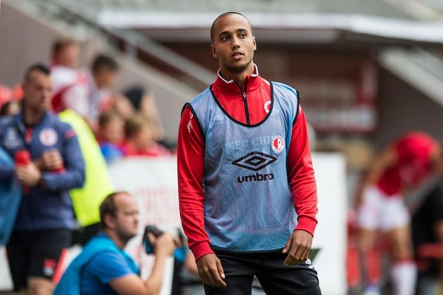 Útočník Slavie Praha Gino van Kessel proti Příbrami v základní jedenáctce chyběl.