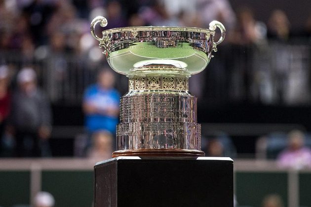 Trofej pro vítěze Fed Cupu v Praze.