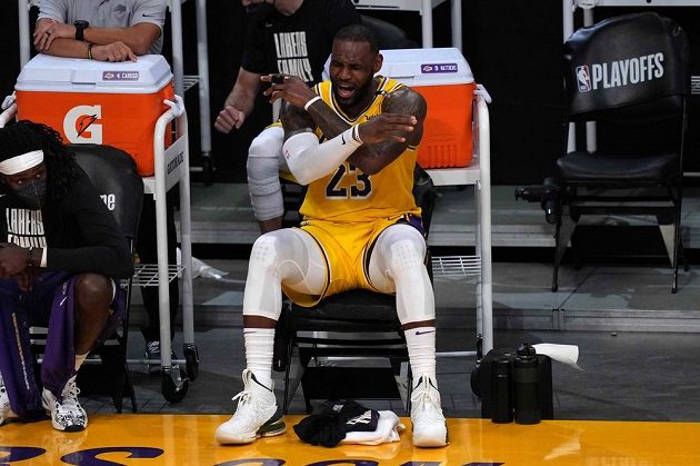 Trenér americké basketbalové reprezentace Gregg Popovich nebude moci podle portálu The Athletic pro olympijské hry v Tokiu počítat s hvězdami LeBronem Jamesem a Anthonym Davisem.