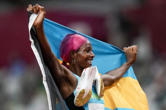 Shaunae Millerová-Uibová z Baham obhájila v Tokiu olympijské zlato v běhu na 400 metrů