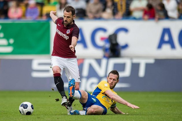 Marek Matějovský (vlevo) ze Sparty Praha a teplický záložník Štěpán Vachoušek.