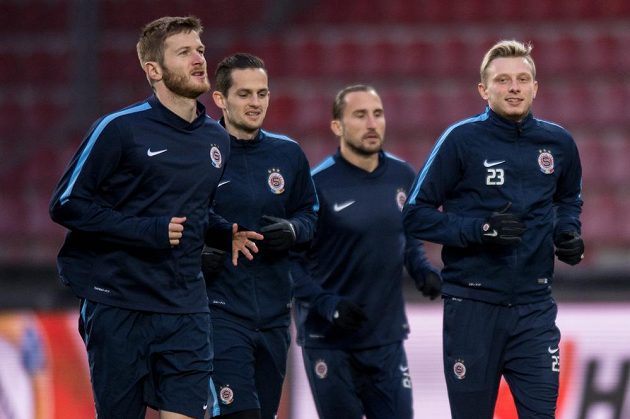 Sparťané se chystají na úvodní bitvu s Laziem. Zleva Ondřej Mazuch, Mario Holek, Petr Jiráček a Ladislav Krejčí.