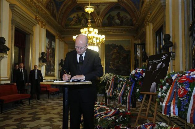 Na Věru Čáslavskou přišel do Národního divadla zavzpomínat i premiér Bohuslav Sobotka.