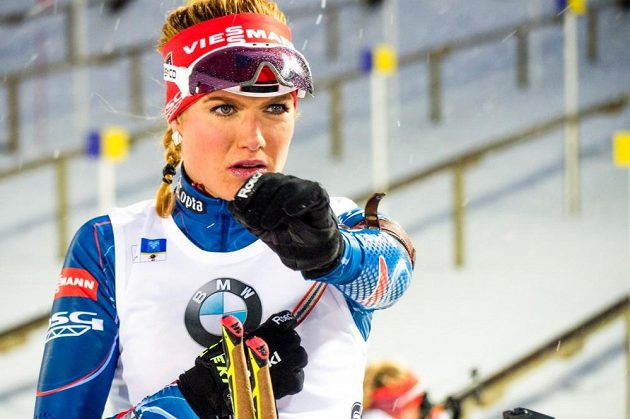 Gabriela Soukalová střílela bezchybně a ovládla sobotní sprint ve švédském Östersundu.