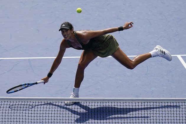 Garbina Muguruza from Spain is fighting in the 1st round of the US Open.