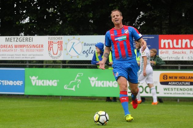 Plzeňský fotbalista David Limberský během zápasu na letním soustředění Viktorie.