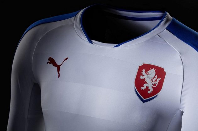 Dres pro zápasy české fotbalové reprezentace na hřištích soupeřů.