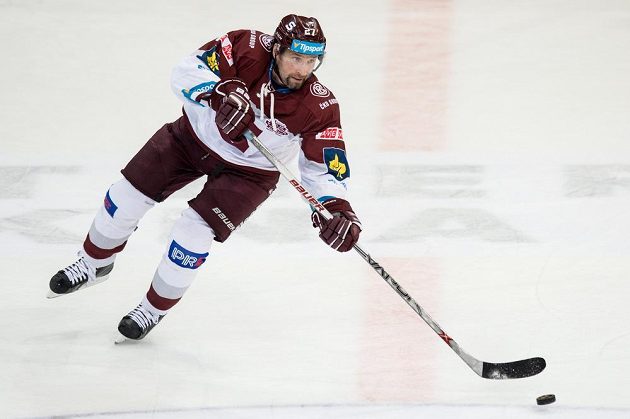 Sparťanský útočník Jan Hlaváč během třetího finálového duelu play off proti Liberci.