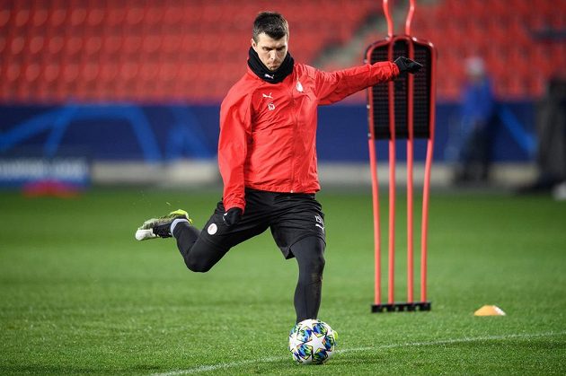 Ondřej Kúdela ze Slavie Praha během tréninku před utkáním Ligy mistrů s Interem Milán.