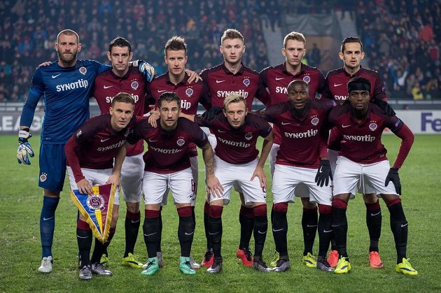 Mužstvo Sparty Praha během prvním utkáním play off Evropské ligy s Krasnodarem.