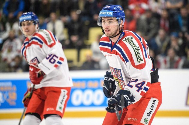 Český obránce Filip Pyrochta během utkání Euro Hockey Challenge se Švýcarskem