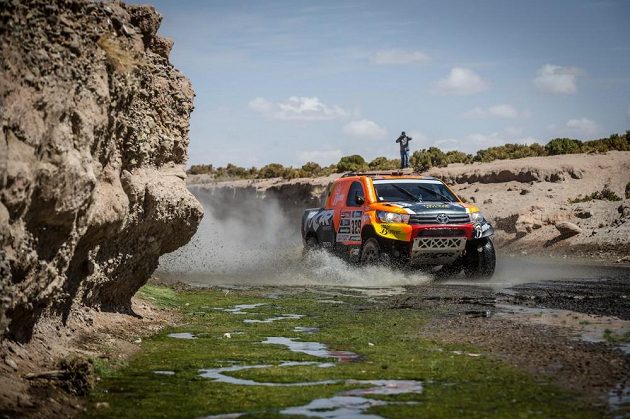 Český závodník Martin Prokop během 6. etapy Rallye Dakar.