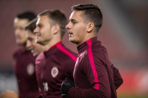 Sparťanský záložník Daniel Holzer během tréninku před čtvrtečním utkáním proti Southamptonu.