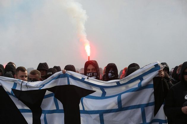 Fanoušci Baníku Ostrava se v Opavě vydali společným pochodem k fotbalovému stadionu.