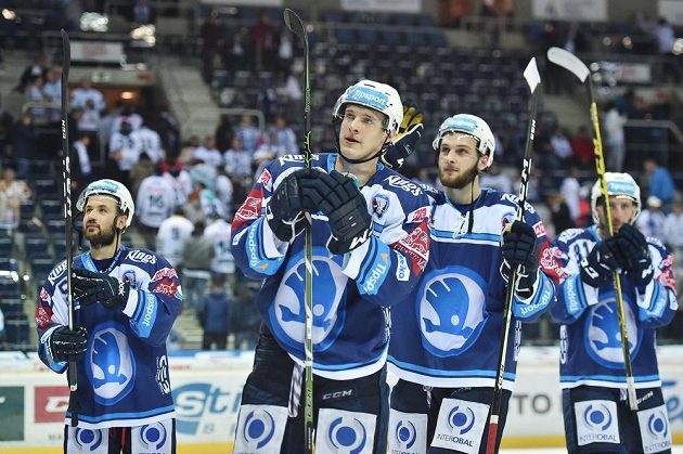 Plzeňská radost na ledě Liberce po utkání čtvrtfinále play off hokejové extraligy.