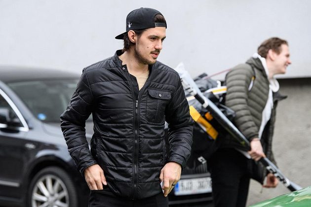 Matěj Stránský přichází na sraz hokejové reprezentace před turnajem Beijer Hockey Games.