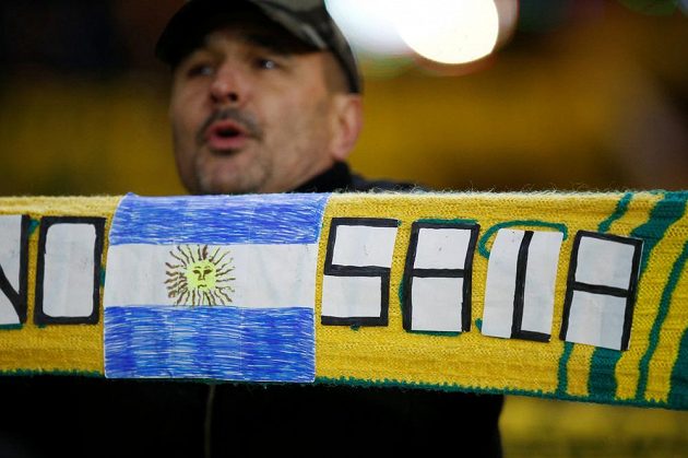Fanoušci v Nantes vzdali hold bývalému hráči klubu Emilianu Salovi, který zmizel při leteckém neštěstí.