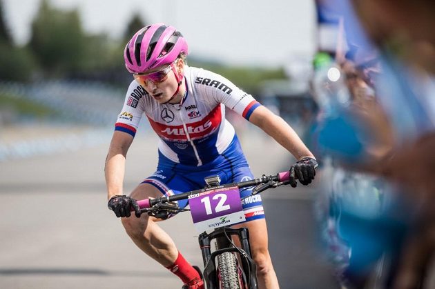 Jana Czeczinkarová v závodě SP žen do 23 v Novém Městě na Moravě.