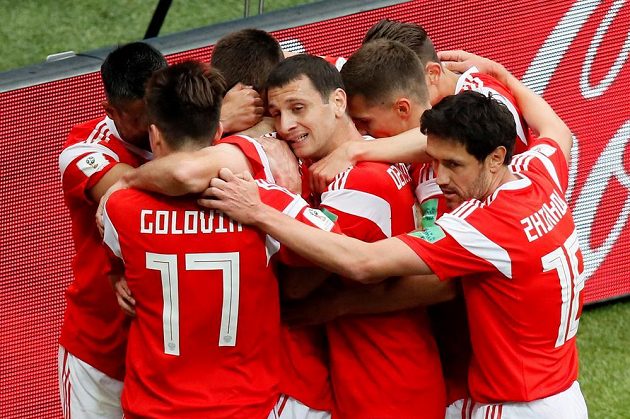 Ruské veselí. Fotbalisté Ruska šli v zahajovacím utkání mistrovství světa proti Saúdské Arábii rychle do vedení.