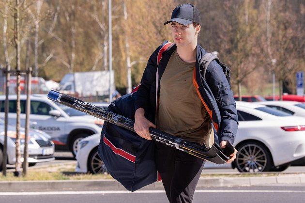 Útočník Filip Chytil přichází na sraz hokejové reprezentace před přípravnými zápasy s Německem.