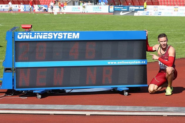 Vítěz dvoustovky Pavel Maslák, který vylepšil vlastní národní rekord na 20,46 sekundy.