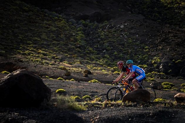 Jaroslav Kulhavý (vlevo) a Jan Vastl, čeští bikeři, při tréninkovém kempu na ostrově Fuerteventura.