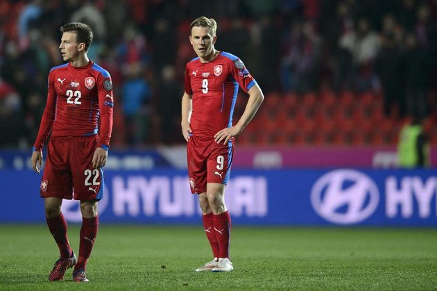 Zleva Vladimír Darida (vlevo) a Bořek Dočkal po kvalifikačním utkání s Lotyšskem.