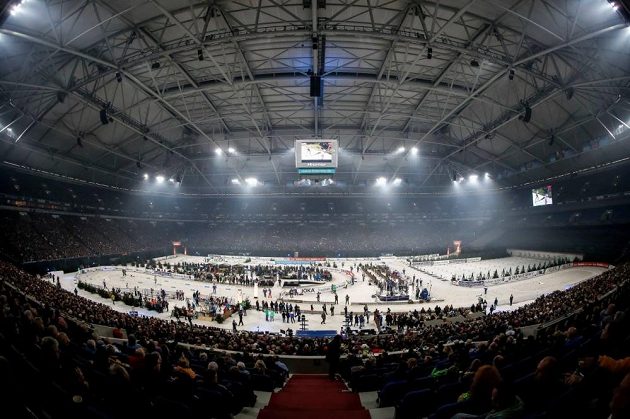 Do arény fotbalistů Schalke 04 zavítalo 40 900 natěšených biatlonových fanoušků.