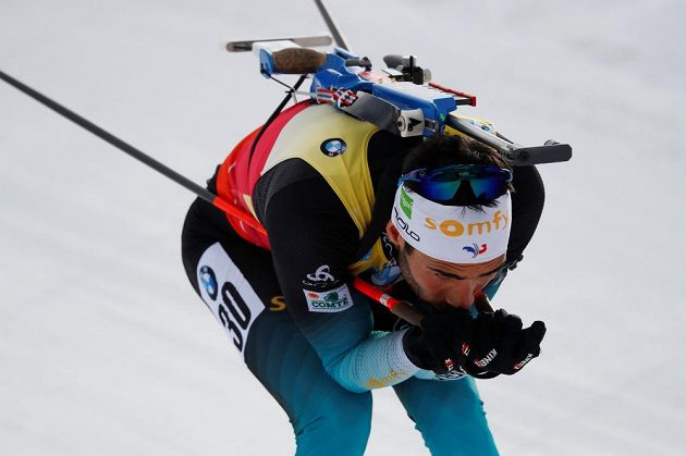 Francouzský biatlonista Martin Fourcade v akci během vytrvalostního závodu na MS v italské Anterselvě.