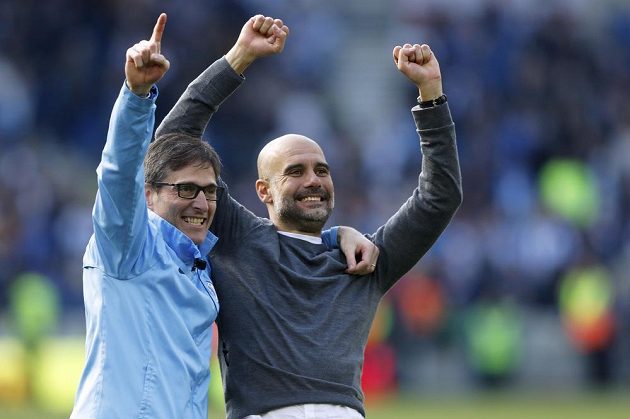 Manažer Manchesteru City Pep Guardiola slaví další mistrovský titul Citizens po výhře na půdě Brightonu.