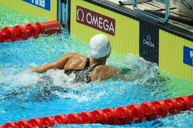 Kraulařka Barbora Seemanová na MS v cíli závodu na 200m.