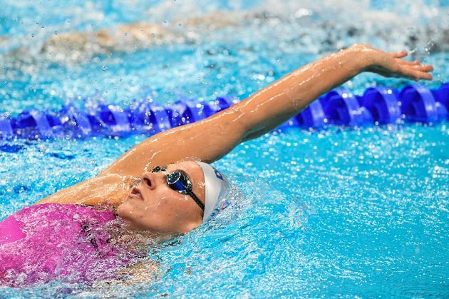 Barbora Závadová během rozplavby na 400 metrů polohového závodu.
