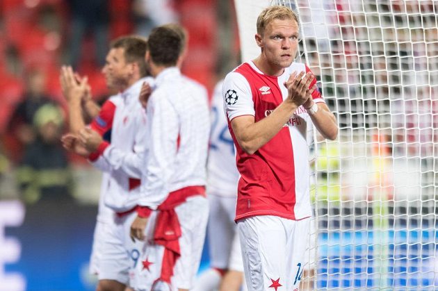 Mick van Buren ze Slavie Praha se loučí s fanoušky po neúspěšné odvetě play off Ligy mistrů