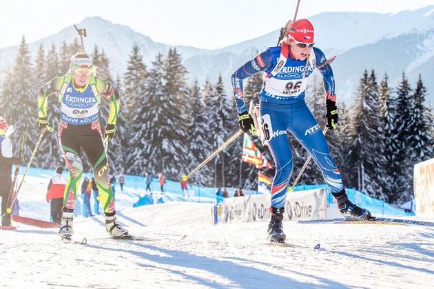 V Anterselvě nastoupila do sprintu i Barbora Tomešová (vpředu).