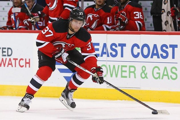 Pavel Zacha mladší v dresu New Jersey Devils.