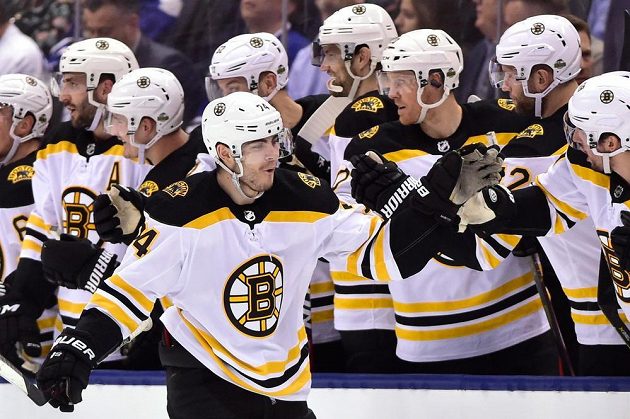 Útočník Jake DeBrusk sice vstřelil v dresu Bostonu gól Torontu, ale na postup do 2. kola play off to zatím nestačilo. Rozhodne se v sedmém utkání série.