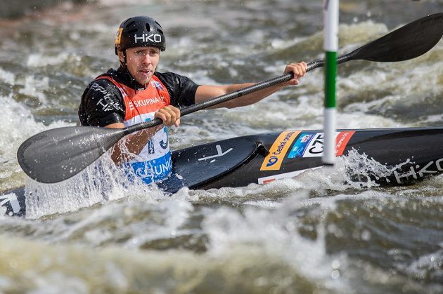 Kajakář Ondřej Tunka ve finále K1 muži během Světového poháru ve vodním slalomu dne na kanále v pražské Tróji.