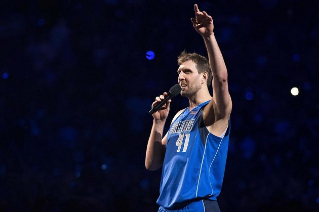 Basketbalista Dirk Nowitzki (41) oznámil fanouškům Mavericks, že po sezoně skončí v NBA.