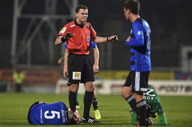 Hlavním rozhodčím osmifinále fotbalového MOL Cupu mezi Příbramí a Bohemians byl Pavel Rejžek.