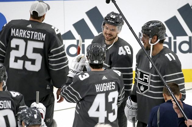 Tomáš Hertl (uprostřed) stanovil rekord v počtu vstřelených branek v zápasech All-Star Game.