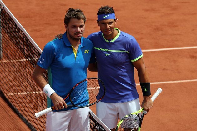 Stan Wawrinka (vlevo) a Rafael Nadal před vzájemných finále na French Open.