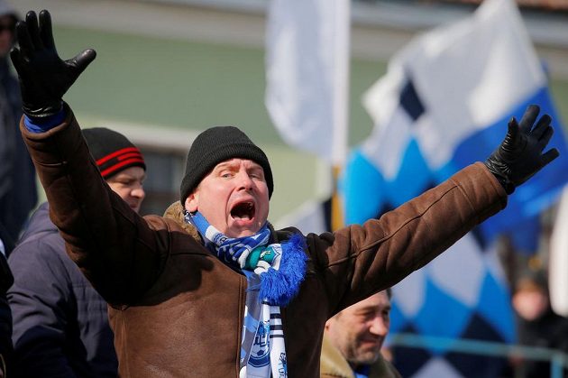 Fanoušci jsou ve svém živlu. Běloruská liga je jedinou fotbalovou soutěží v Evropě, která v době pandemie koronaviru pokračuje, a díky tomu těží z nové popularity.