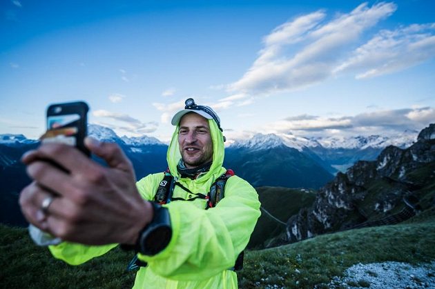 Stubail Ultratrail - někteří závodníci prostě neodolají a musejí si tu krásu kolem vyfotit.