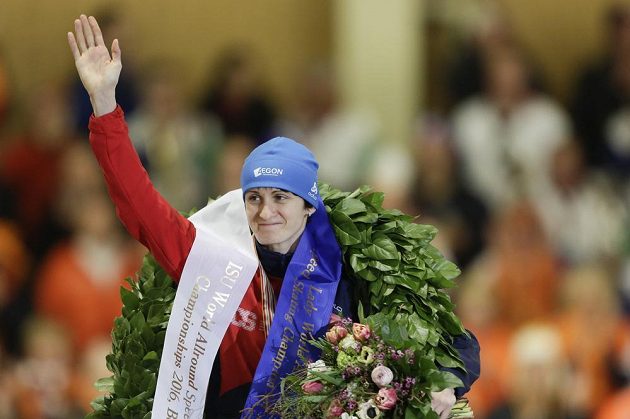 česká rychlobruslařka Martin Sáblíková si vychutnává triumf na MS ve víceboji.