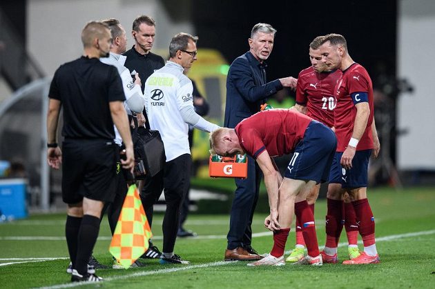 Trenér české reprezentace Jaroslav Šilhavý, Václav Jemelka, Matěj Vydra a Vladimír Coufal během přípravného utkání fotbalové reprezentace s Ukrajinou.