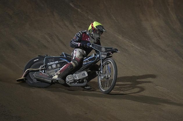 Memoriál Luboše Tomíčka, 52. ročník závodu na ploché dráze. Vítěz Francis Gusts z Lotyšska při finálové jízdě.