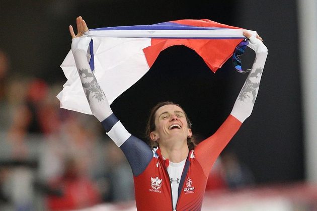 Euforie Martiny Sáblíkové po triumfu na mistrovství světa v Inzellu v závodě na 3000 metrů!
